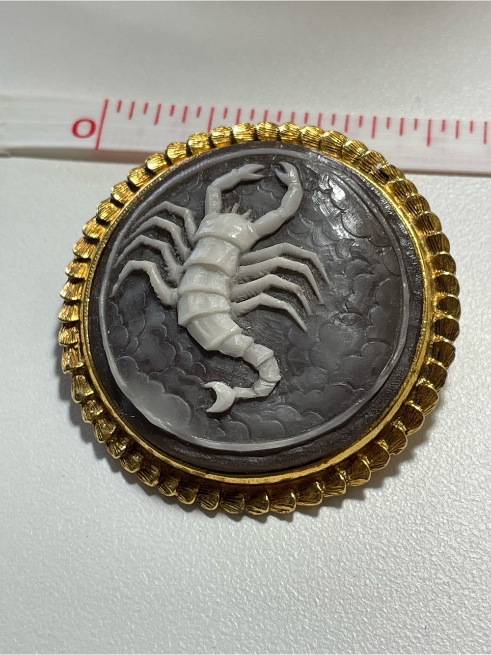 Vintage Unique Scorpion Round Gold Tone Brooch #9687 - Picture 3 of 7